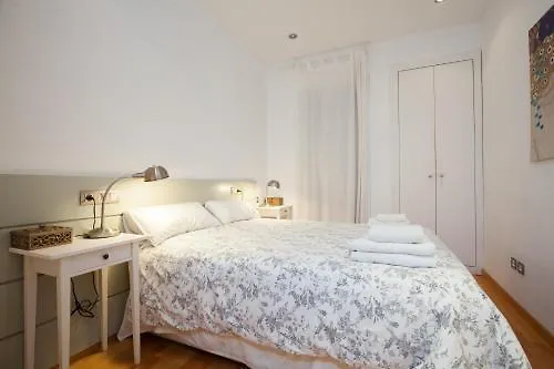 Flateli Lluria Apartment Barcelona