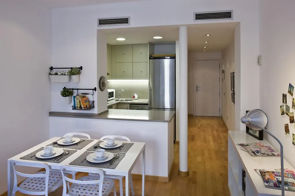 Flateli Lluria Apartment Barcelona