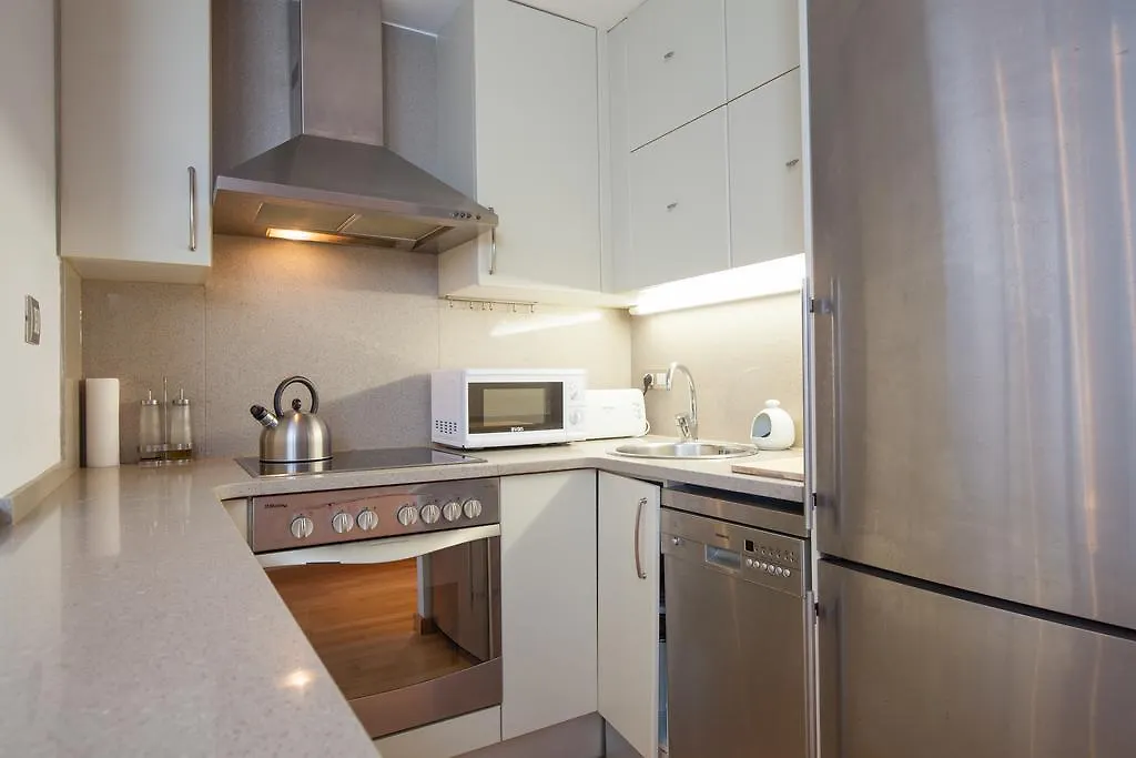 Flateli Lluria Apartment